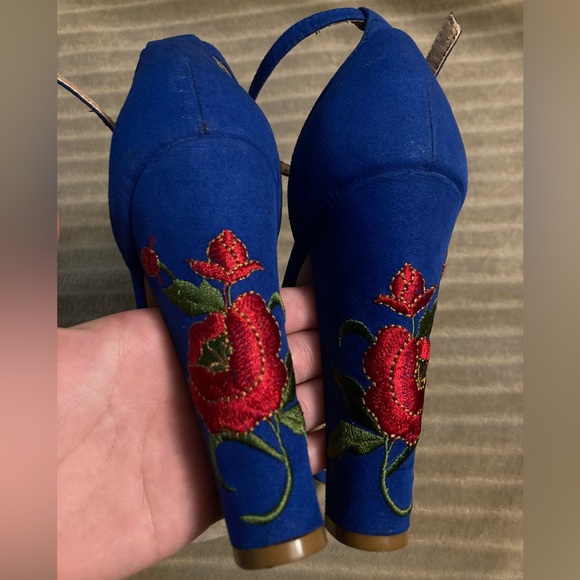 FRH Hazel Faux Suede Block Heels Floral Embroidered Open Toe Ankle Strap Sz 8.5 - Picture 11 of 16